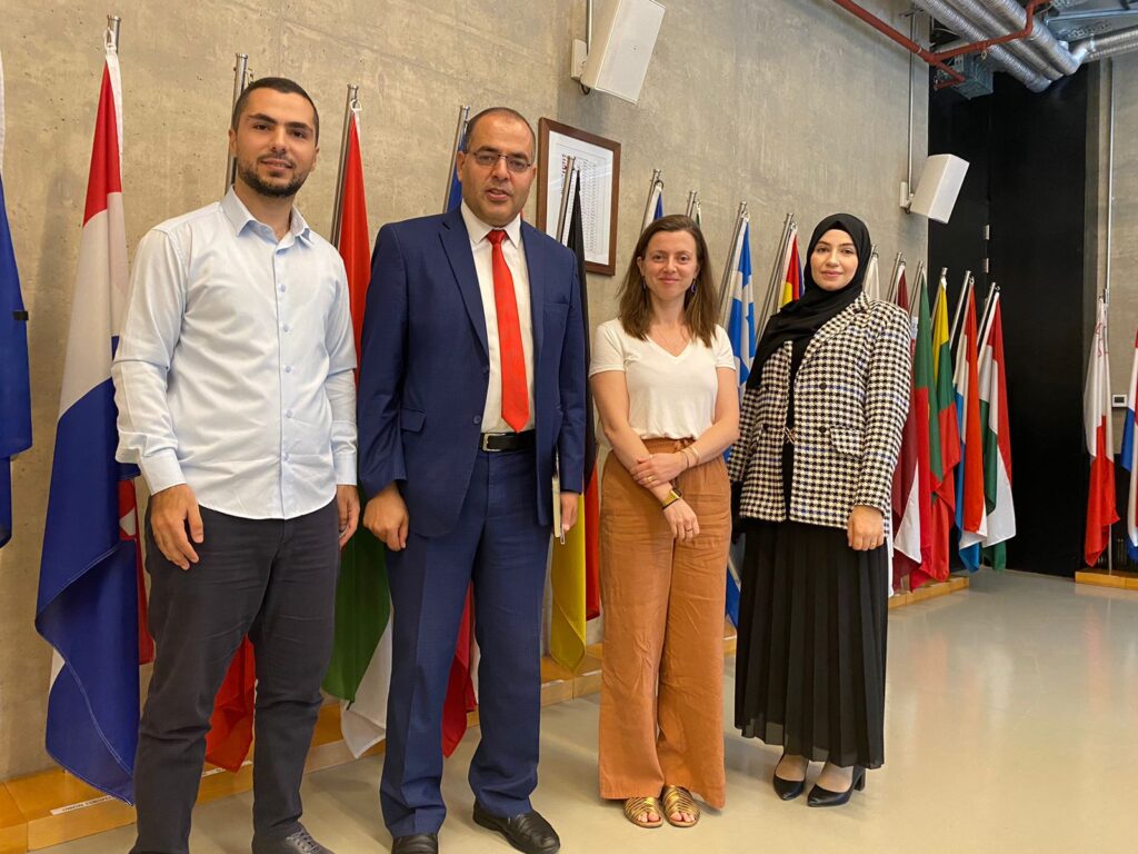 إميرسون تؤكد الإستمرار في دعم المخيمات