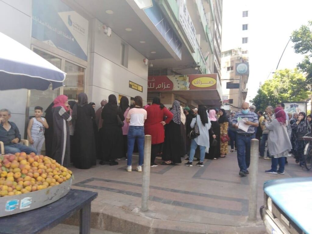 شاهد تطالب الأونروا بمراعاة كرامة اللاجئين عند تسليم المساعدات