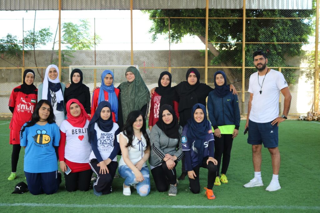 دورة لإعداد مدربات كرة القدم في الرشيدية