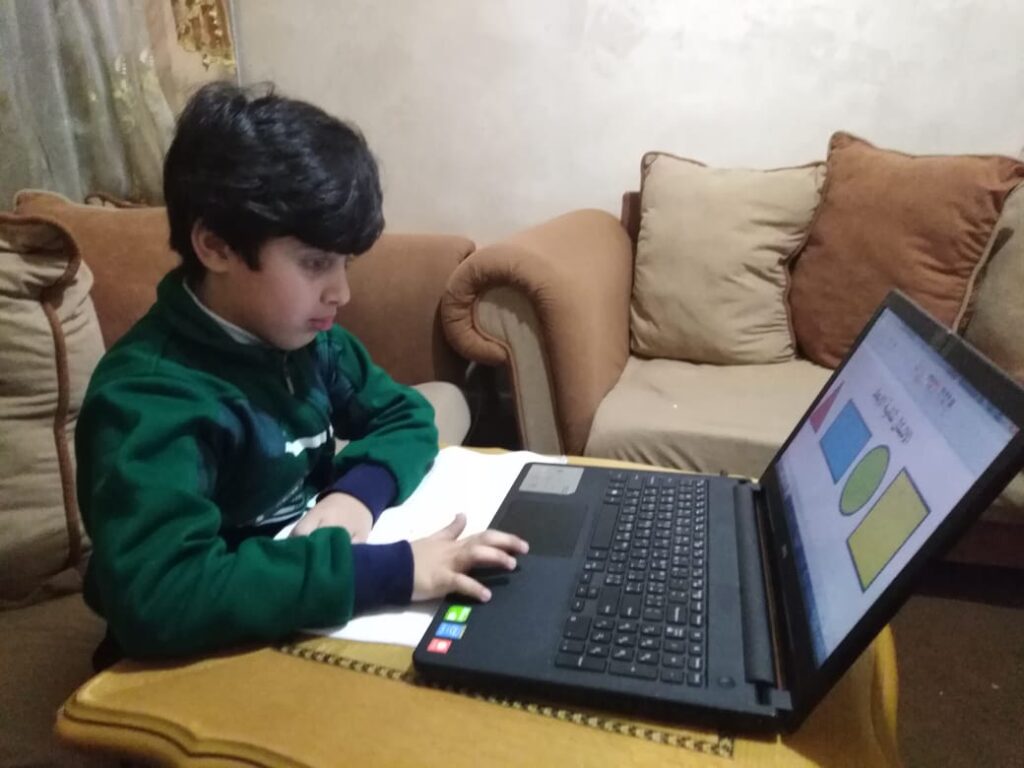 أشد: الأونروا تراهن على التعليم عن بعد وتتهيأ لوقف المدمج