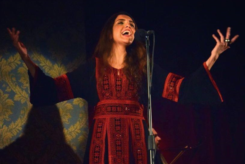 عطر وحنة في مترو المدينة