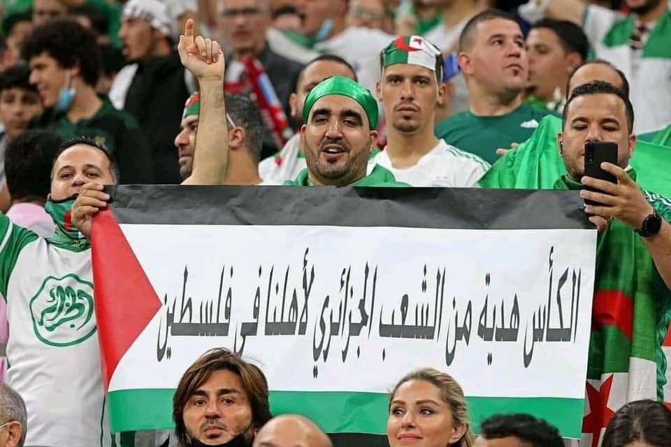 بوقرة يهدي كأس العرب للشعب الفلسطيني