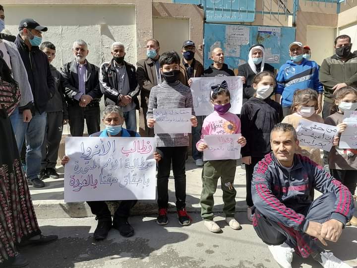 النازحون الفلسطينيون من سوريا يطالبون بالإسراع في إغاثة المخيمات