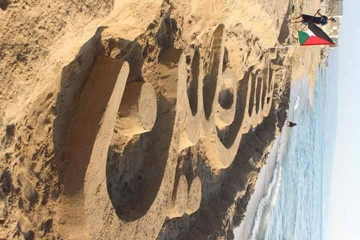 أحمد البيك .. فنان الرمال الذي يواجه التهميش