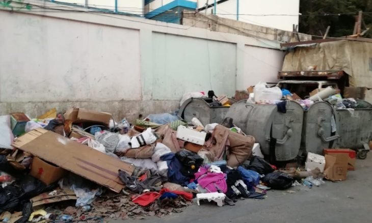 مخيمات لبنان تغرق في النفايات