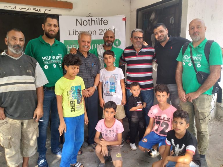 توزيع خبز وبطاطا في تجمعات أبو الأسود