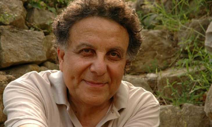 كمال بلاطة.. طائرٌ يلتقط السمكة ويترك البحر