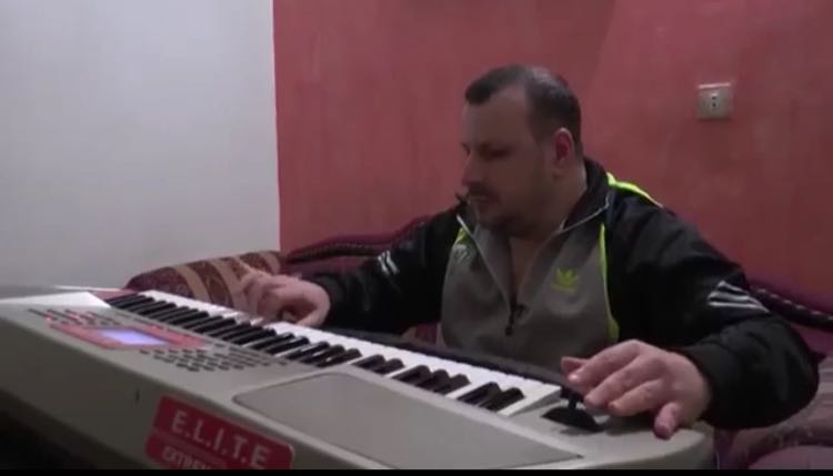 سامر الحسين يهزم الظلام بالموسيقى