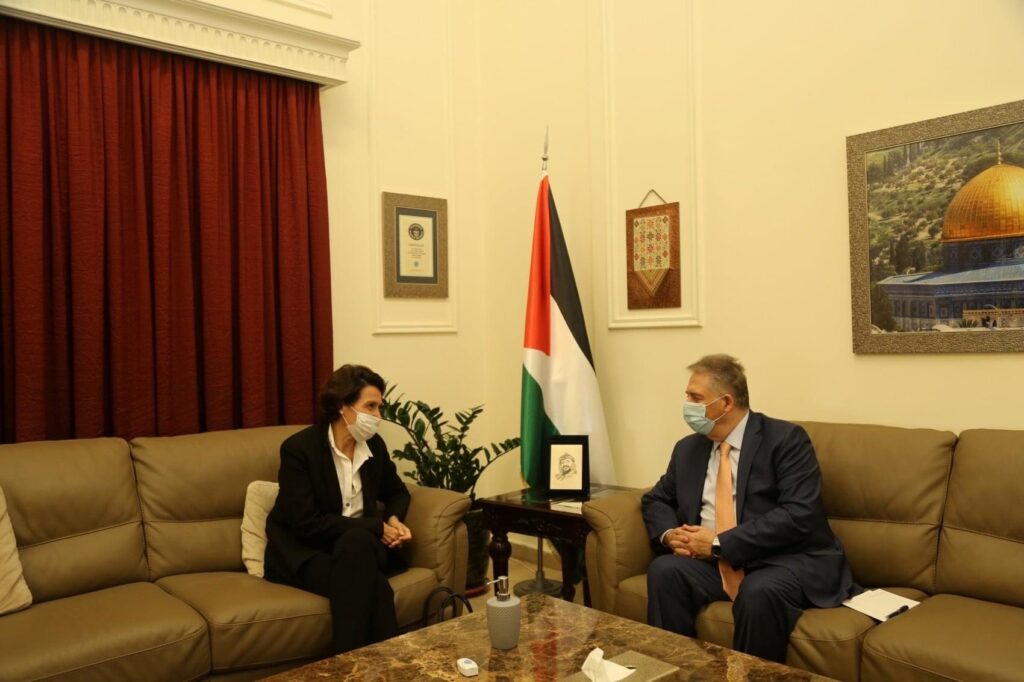 آن تؤكد على توفير الحياة الكريمة للاجئين الفلسطينيين في لبنان