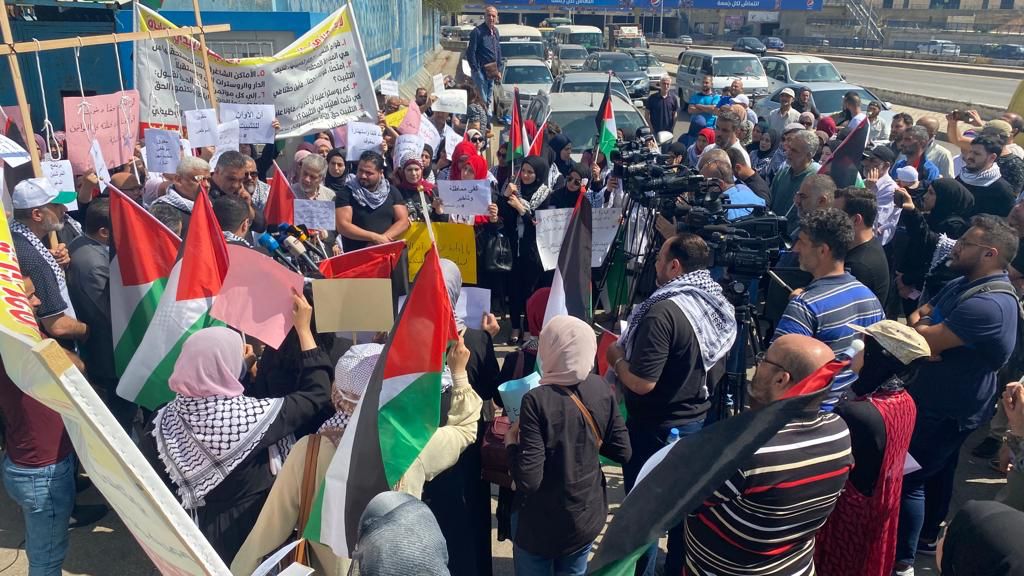 إعتصام للمعلمين الفلسطينيين أمام مقر الأونروا في بيروت