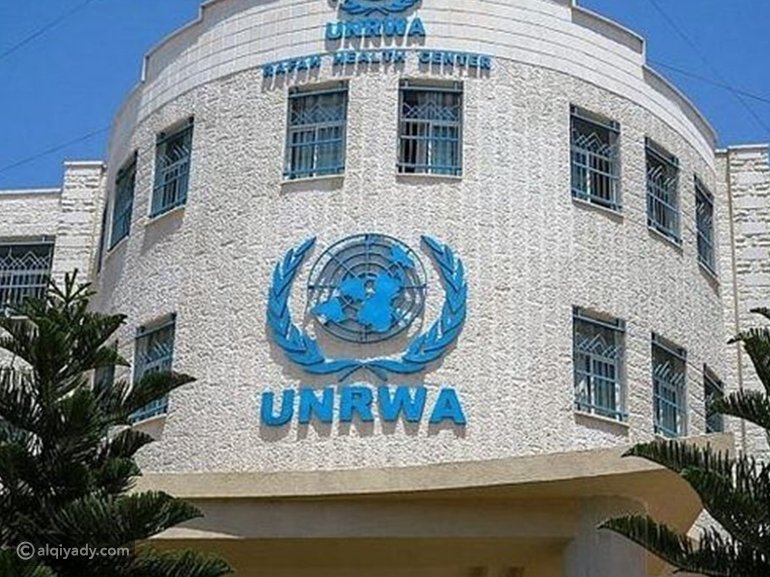 الأونروا تتراجع عن فصل المعلمين أبو عرب والحاج