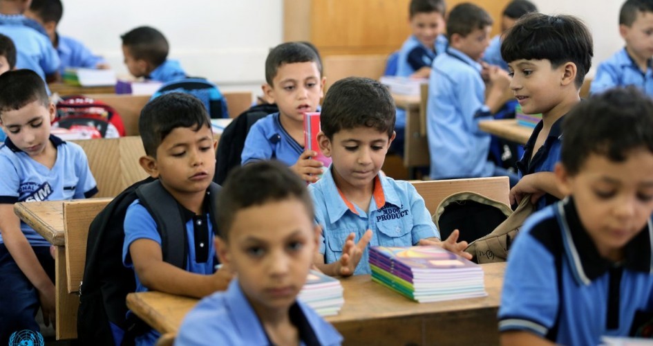 الأونروا تطلب من الأهالي تسليم الكتب الدراسية لإعادة توزيعها