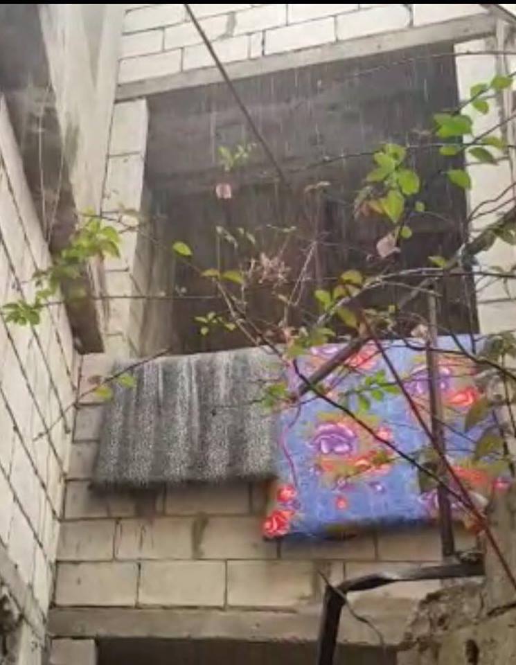 هطول الأمطار في حزيران في مخيم عين الحلوة جنوب لبنان (بعدسة رشا حيدر)