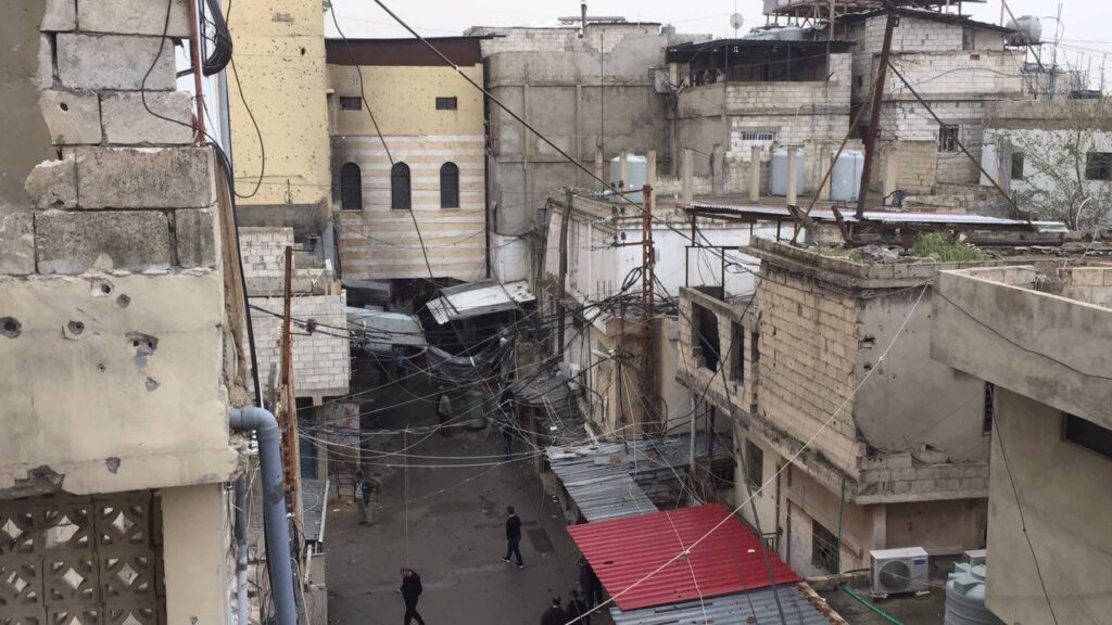 إعتقال لاجئ فلسطيني بنى طابقا في عين الحلوة