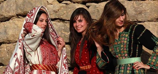 استوديو لترميم الأثواب الفلسطينية