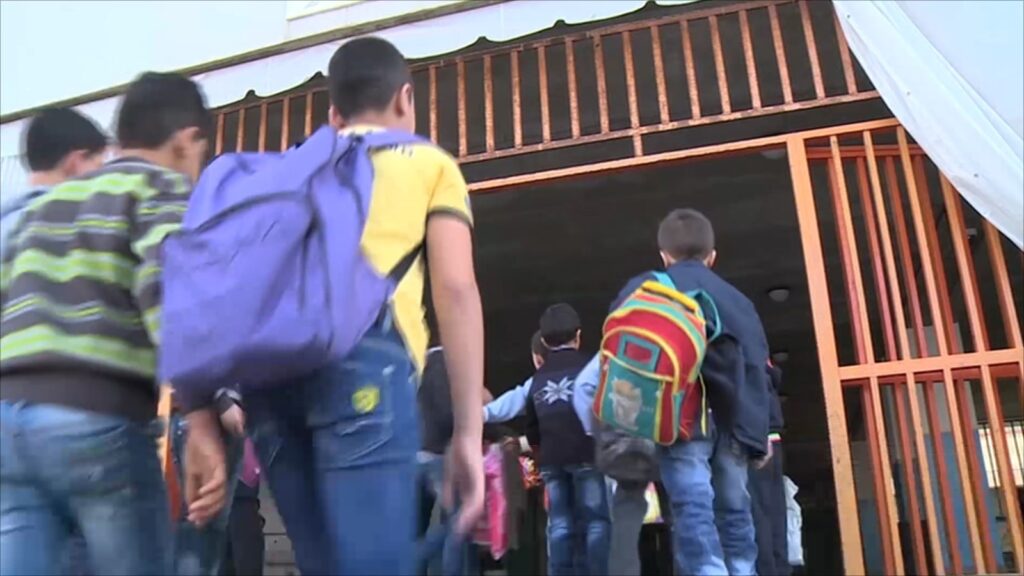 هويدي يقرع ناقوس خطر التسرب الدراسي في المخيمات