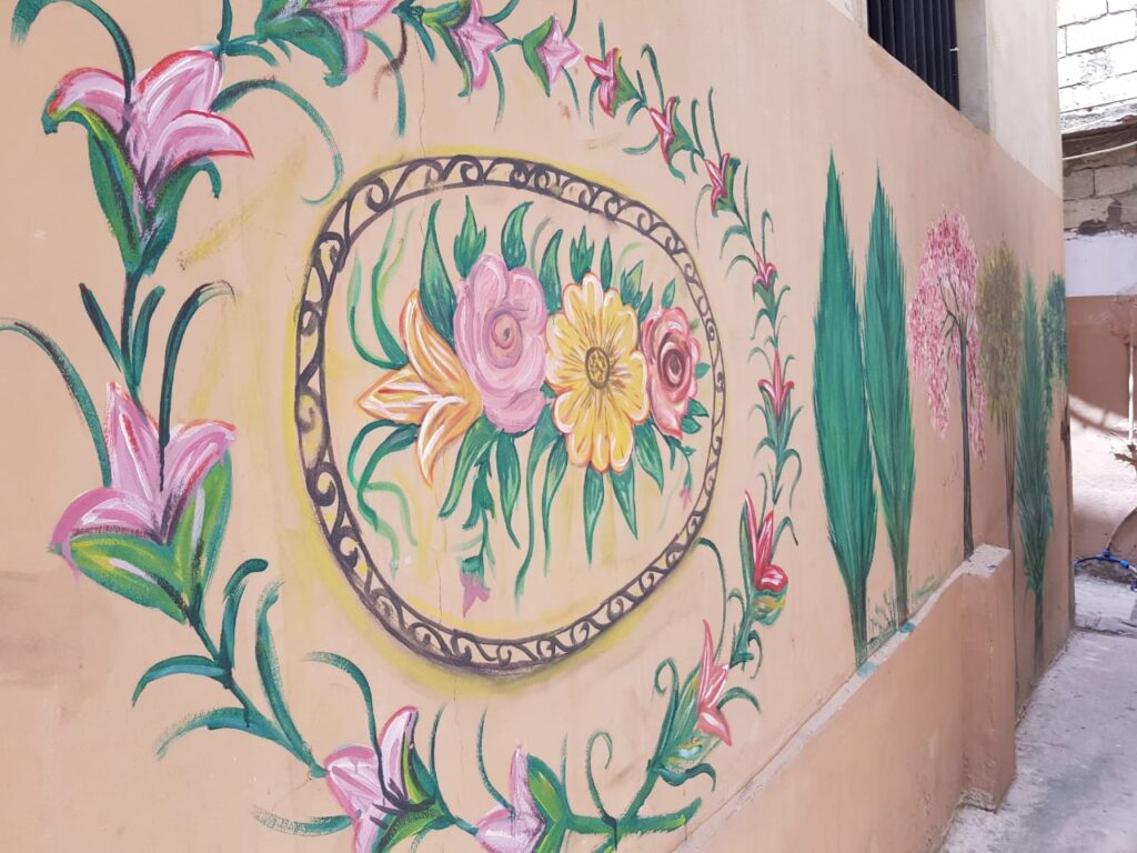صورة جدارية مميزة للرسام الفلسطيني عبد الله محمود الحسن في أحد أحياء مخيم عين الحلوة (بعدسة ربى رحمة).