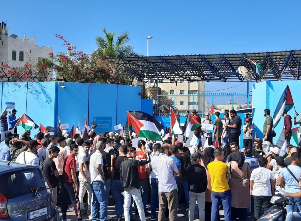 شاهد تطالب بتدخل دولي لإنقاذ العام الدراسي لفلسطينيي لبنان