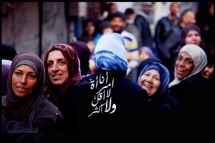 “ضحكة أمل في الوقت المستقطع”، مخيم اليرموك، دمشق، سوريا (بعدسة نيراز سعيد) #يوم_المرأة_العالمي