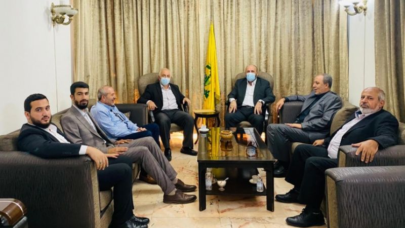 حزب الله وحماس يبحثان تحصين المخيمات