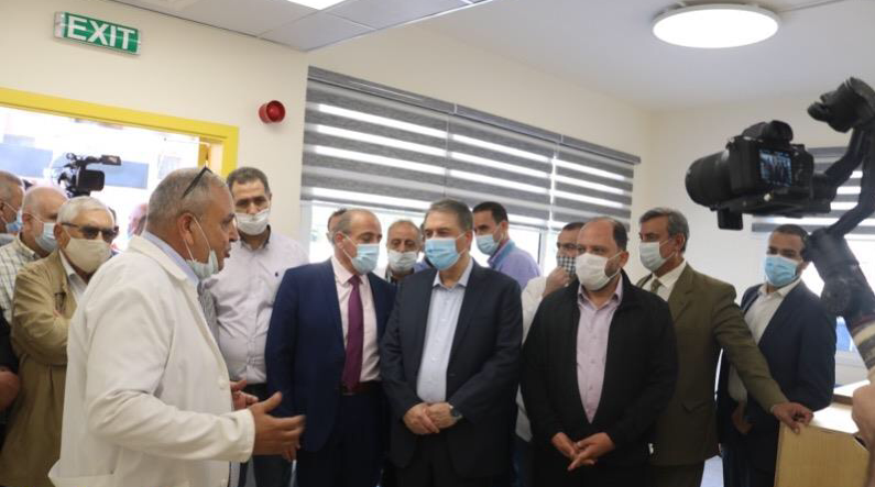 إفتتاح مركز العلاج الفيزيائي في مجمع فتحي عرفات