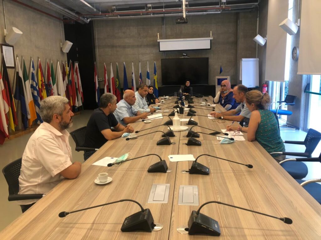 سكليف يسأل عن حاجات الأسر في مخيمات لبنان