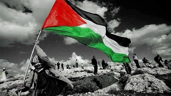 إحياء لذكرى النكبة: رايات سوداء على أسطح المخيمات وتنديد بالإستهداف الأمريكي للأونروا