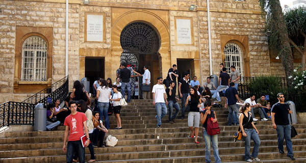 رفع الأقساط الجامعية يهدد مستقبل طلبة فلسطينيين في لبنان