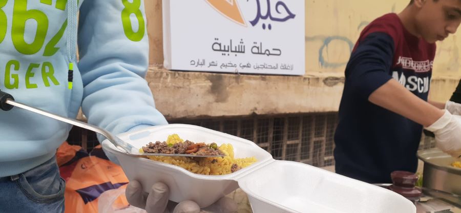 نهضة خير توزع الغذاء على 60 عائلة في نهر البارد