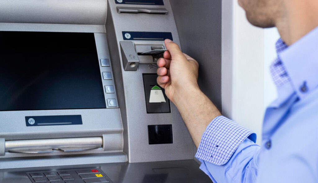 الأونروا تحدد الأسبوع المقبل موعدا لصرف مساعدات النازحين من سوريا