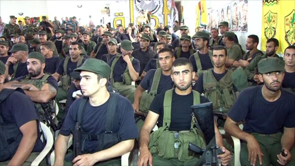 فتح تحذر من الإعتداء على كوادرها في لبنان