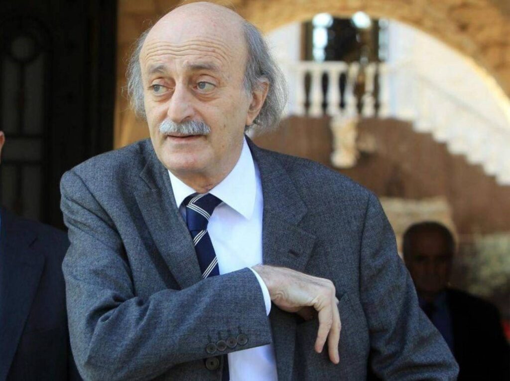 جنبلاط يؤكد على معالجة أوضاع المخيمات