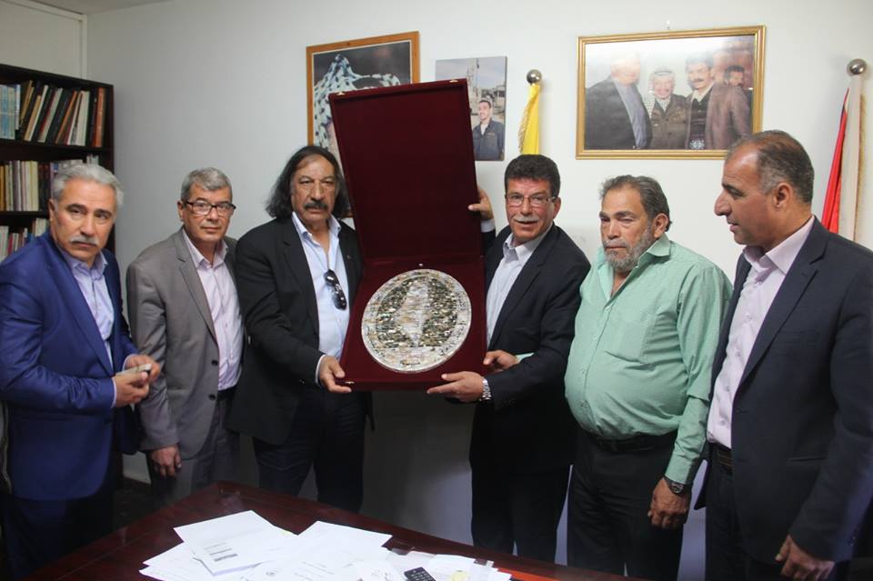 النعيمي يتبرع بجائزة محمود درويش لجمعية نادي الأسير الفلسطيني