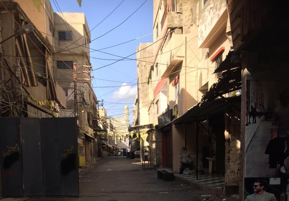 نزوح بعد إطلاق نار في عين الحلوة