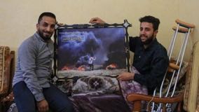 أبو سلامة يؤرخ اللحظة الفاصلة بين الموت والحياة في غزة