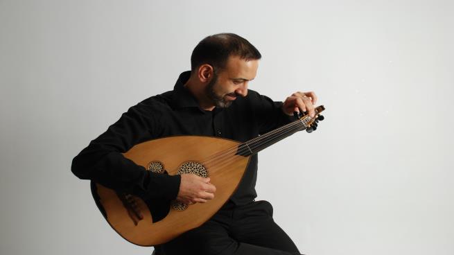 زايد يلحن قصيدة للحاج