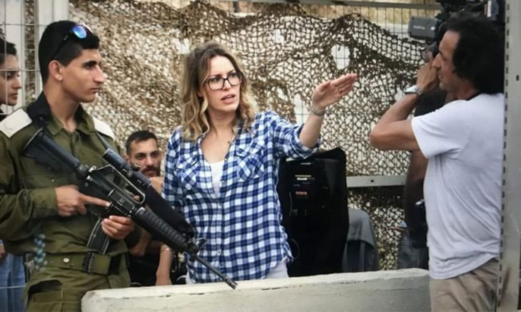 مدير سي اي ايه السابق يحث بايدن على مشاهدة فيلم الهدية الفلسطيني