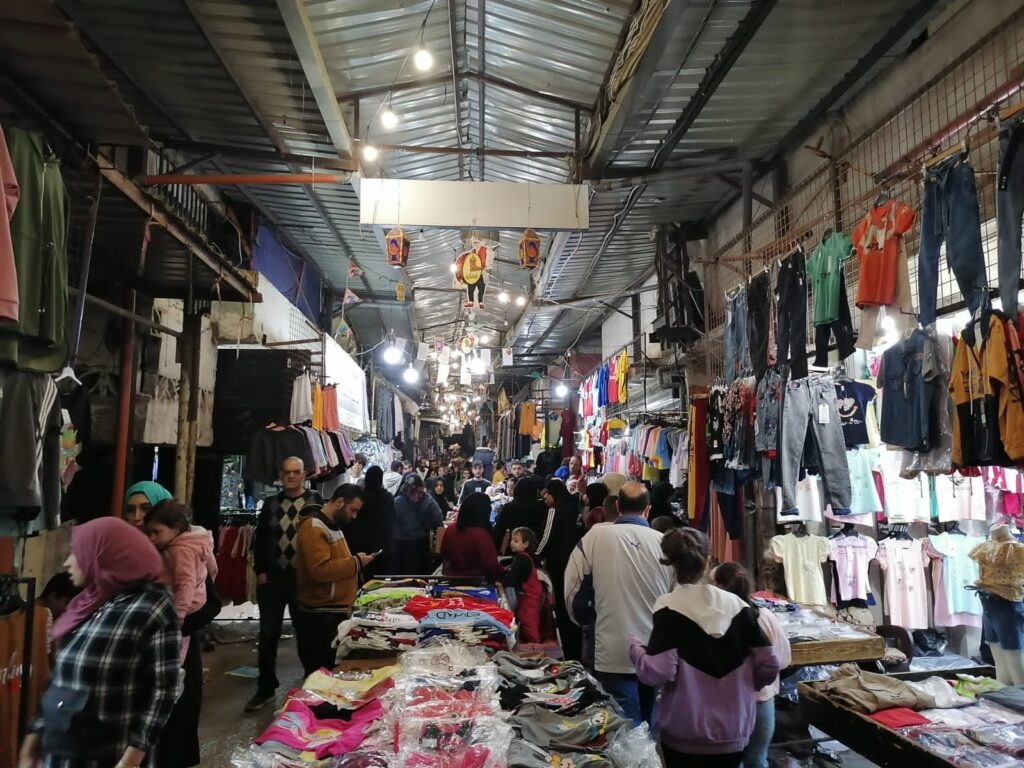 فتح سوق عين الحلوة بعد الإفطار