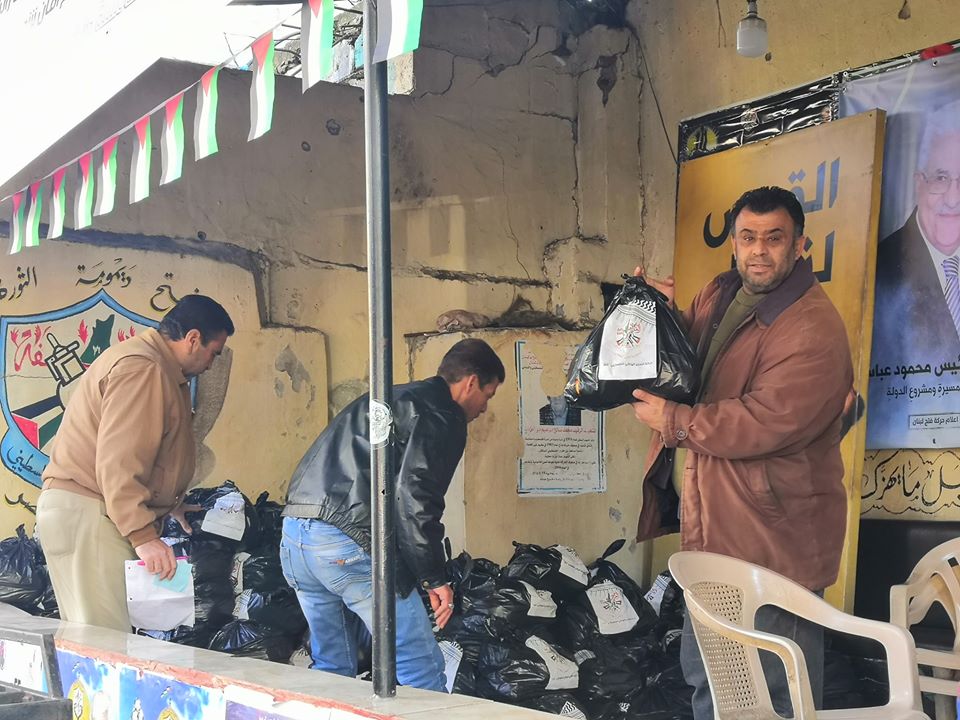 فتح توزع حصصا تموينية في صيدا