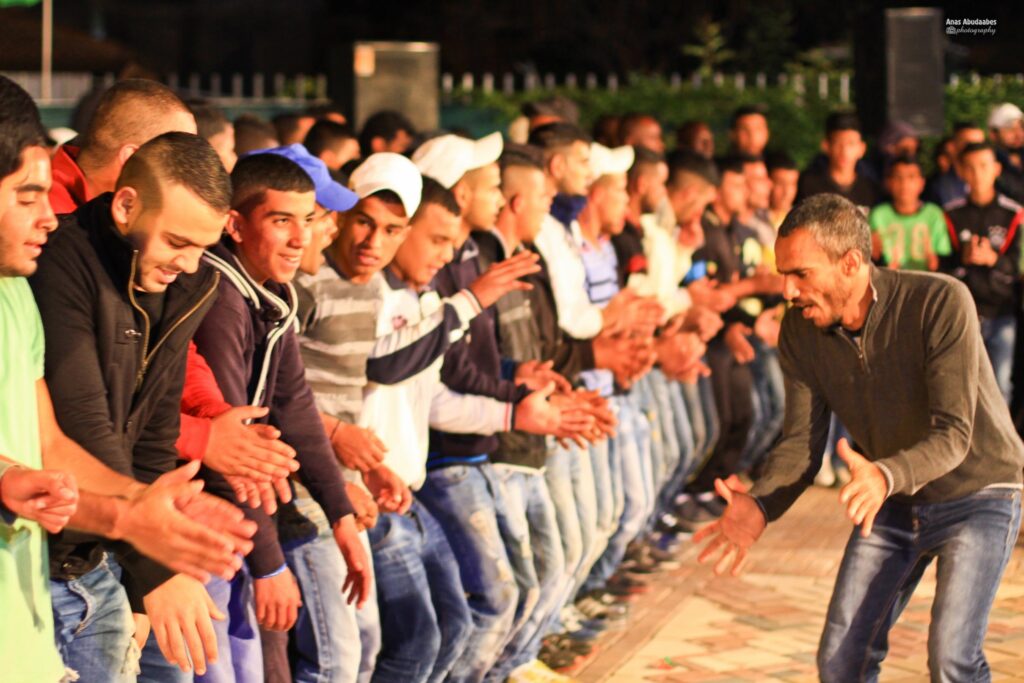 الدحية تستعيد حضورها في اعراس الفلسطينيين