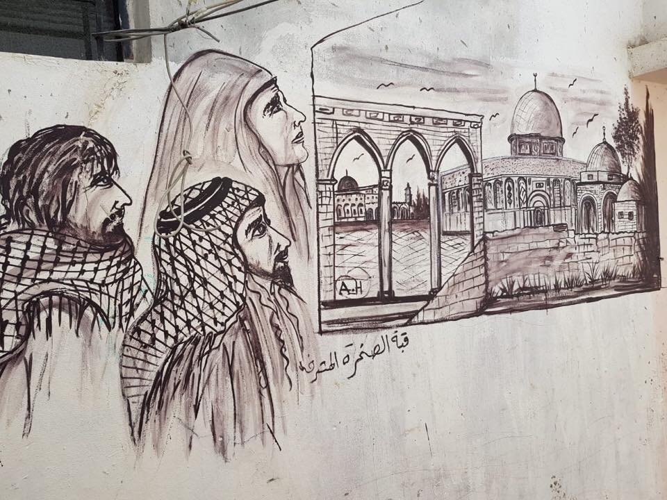 صورة جدارية في مخيم عين الحلوة للرسام الفلسطيني عبد الله الحسن ( بعدسة ربى رحمة)