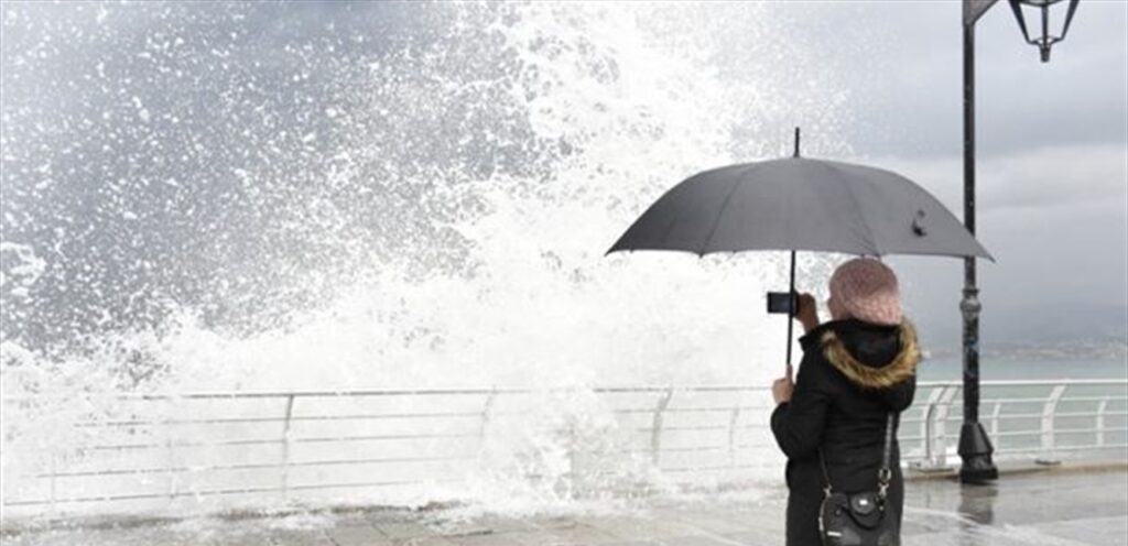 الدفاع المدني الفلسطيني يحذر من العاصفة