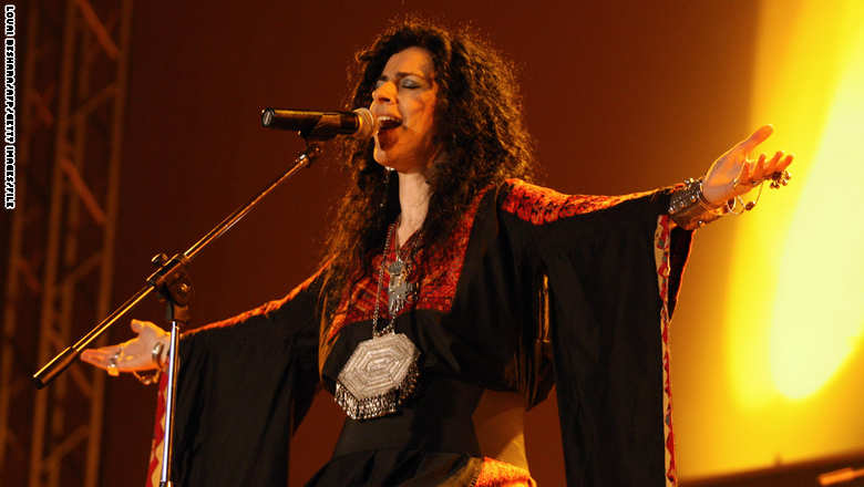 البنا في عيون رسامي الكاريكاتير