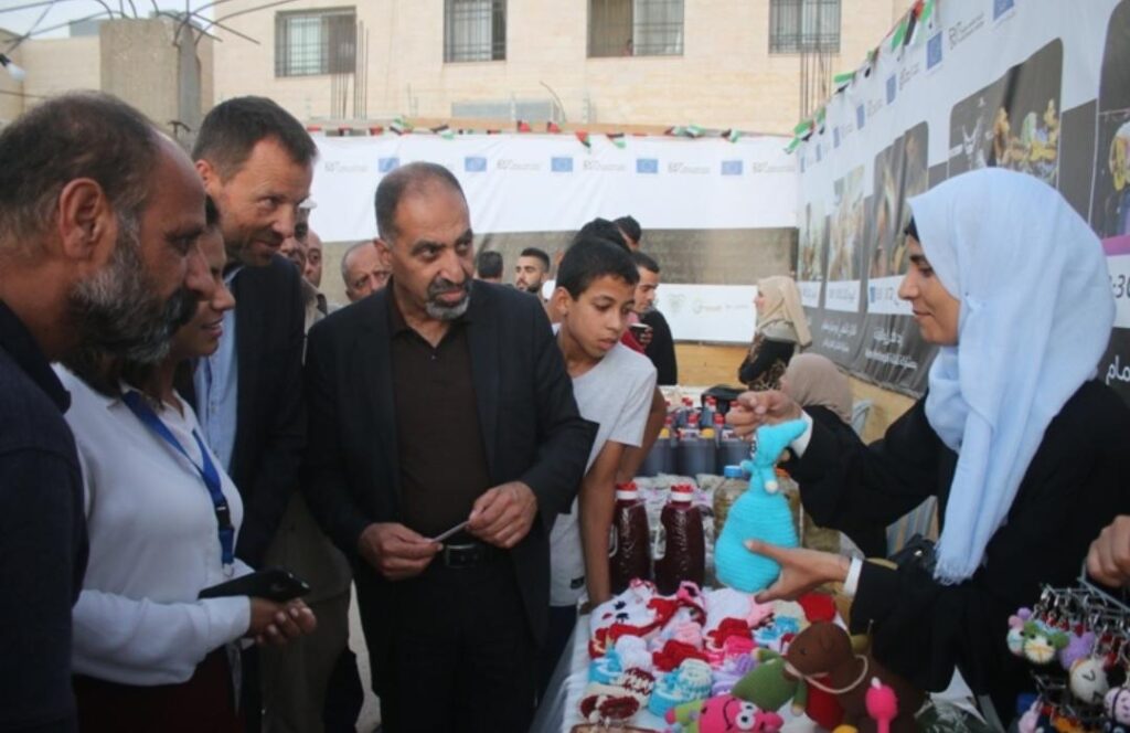 الرؤيا تنظم مهرجانا في الدهيشة