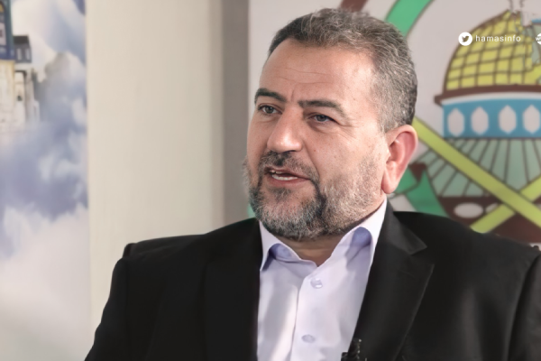 العاروري يحث على منح فلسطينيي لبنان حقوقهم الإنسانية