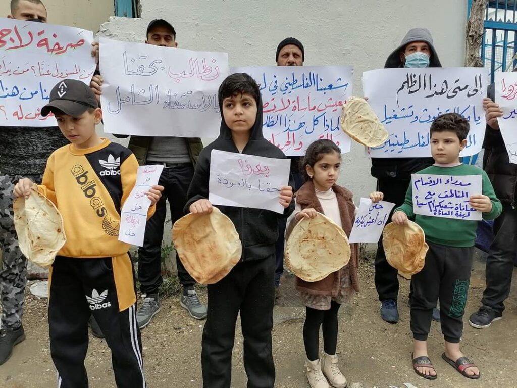 لازاريني في لبنان وسط إحتجاجات شعبية أغلقت مقرات الأونروا