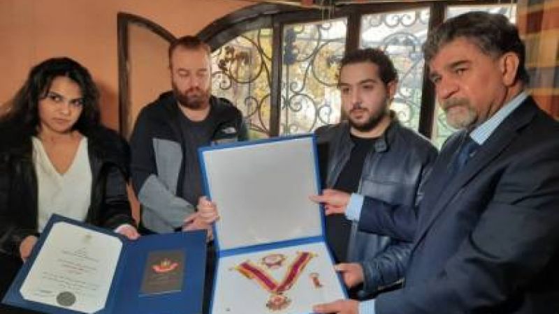 وسام فلسطيني لحاتم علي