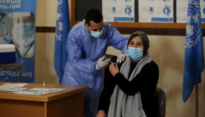 الأونروا تلزم موظفيها بالتطعيم ضد كورونا