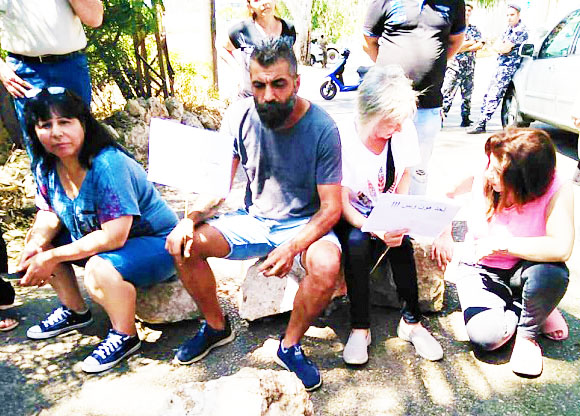 إحتجاجات في الضبية على تقصير الأونروا في علاج رضيعة