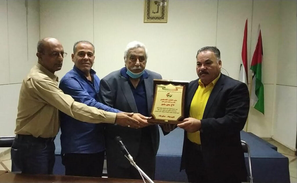 حزب الشعب يكرم بشور بدرع محبة